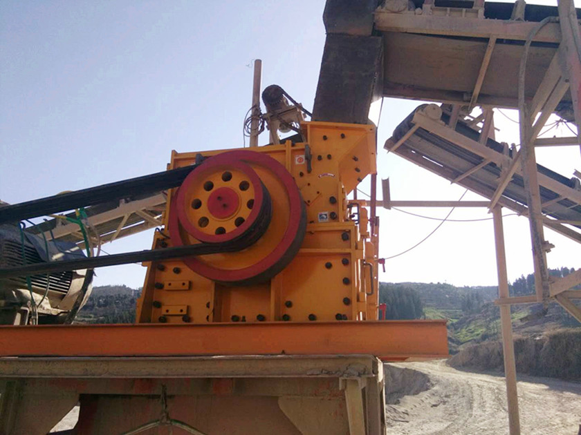 云南中天礦山機械設備制造,云南昆明鵝卵石、玄武巖、花崗巖、石灰巖鄂式破碎機,反擊式破碎機,二合一破碎機,制砂機,給料機,石料生產線,制砂生產線-新產品展示案例-圖片中心